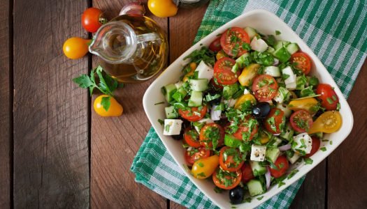 Aprenda a montar uma salada criativa e vá além das folhas!