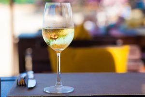 taça de vinho branco