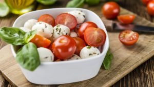 saladas para acompanhar o churrasco - tomatinhos