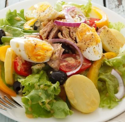 Atum grelhado com salada Niçoise