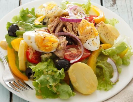 Atum grelhado com salada Niçoise