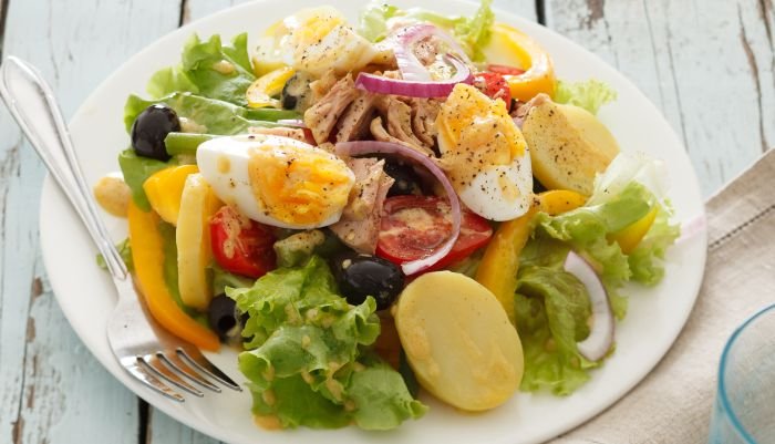 Atum grelhado com salada Niçoise