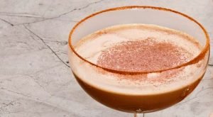 Batida de café com vodka em taça