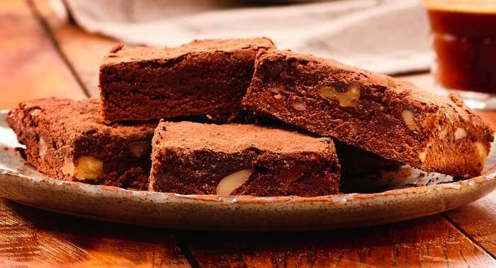 Brownies de café e chocolate com amêndoas