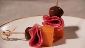 cheddar e salaminho no palito - capa