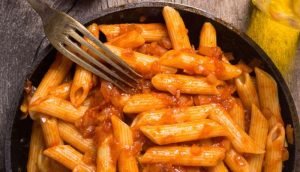 macarrão na panela de pressão - prato