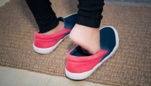 tirar os sapatos - porta