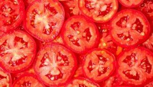curiosidades sobre o tomate cortado