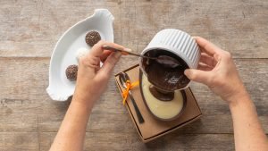 Passo 6 - ovo recheado de brigadeiro