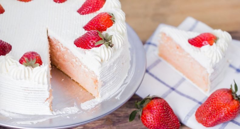 bolo de morango de aniversário