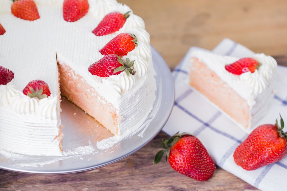 bolo de morango de aniversário