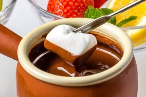 como fazer fondue de chocolate