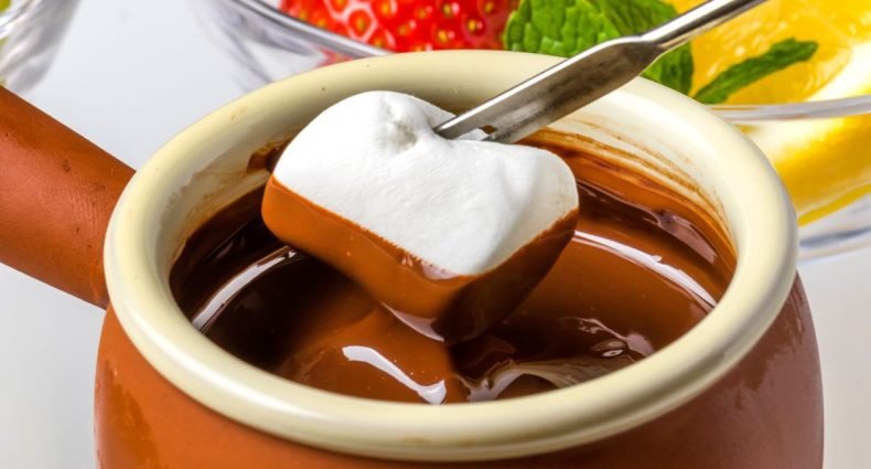 como fazer fondue de chocolate