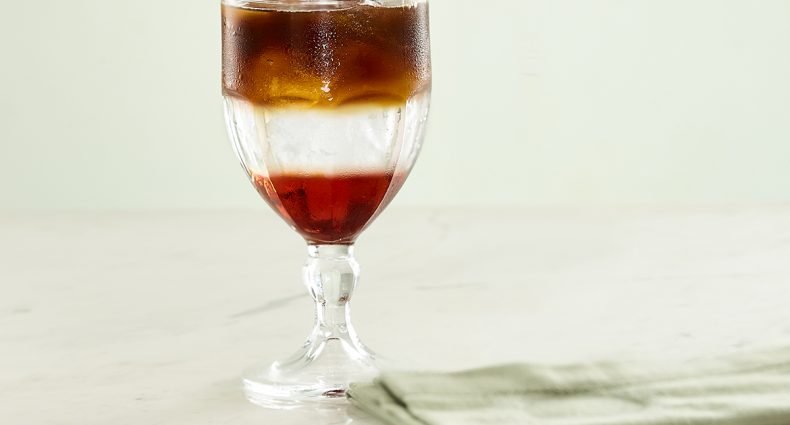 Copo de café gelado com gelo