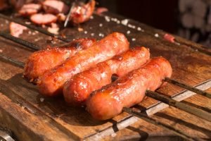 Linguiça toscana grelhada em carvão.