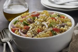 Macarronese caseira servida em tigela, uma opção saborosa.