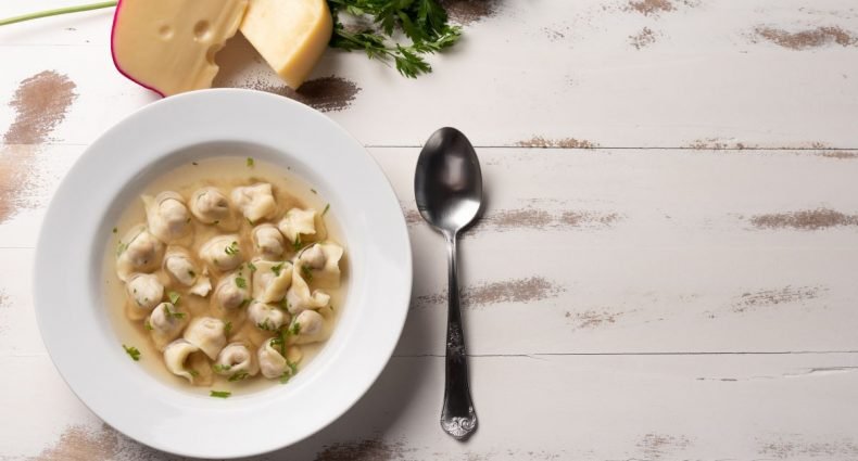 sopa de capeletti