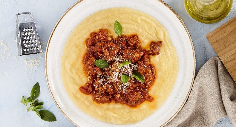 POLENTA MOLE COM RAGU SUÍNO RECEITA