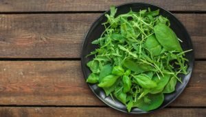 alimentos ricos em potássio folhas verdes