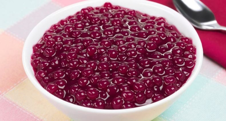 Sagu de vinho em tigela