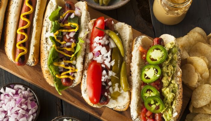 10 receitas gourmet de cachorro quente para degustar no Dia do Hot Dog