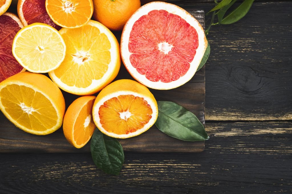 Variedade de frutas cítricas coloridas