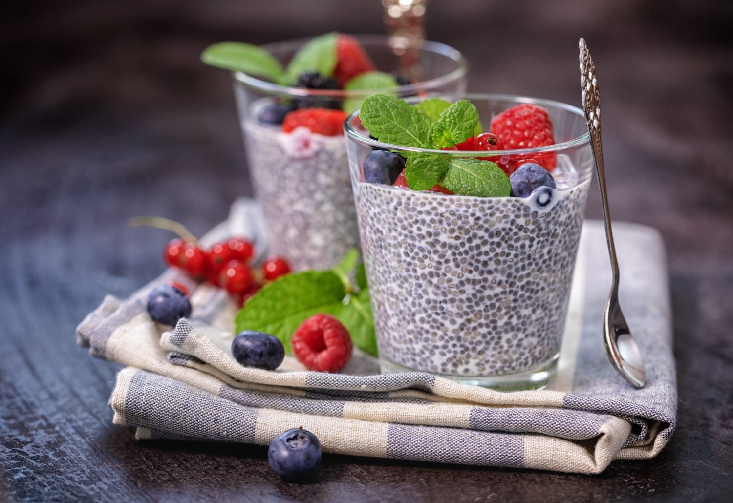 Pudim de chia com frutas vermelhas