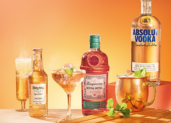 Que tal fazer um Moscow Mule com vodka Absolut, ou abrir um Brutal Fruit geladinho, enquanto curte o pôr do sol?