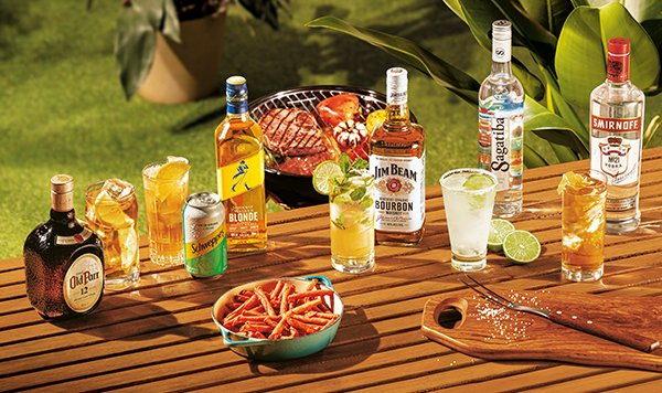 Seu churrasco pode ficar ainda melhor com a irreverente combinação dos whiskies scotch Old Parr e Johnnie Walker Blonde. Ambos possuem notas frutadas, aromas de baunilha e toques de caramelo e harmonizam bem com carnes assadas na brasa.