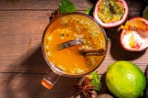 Chá de maracujá com canela e limão
