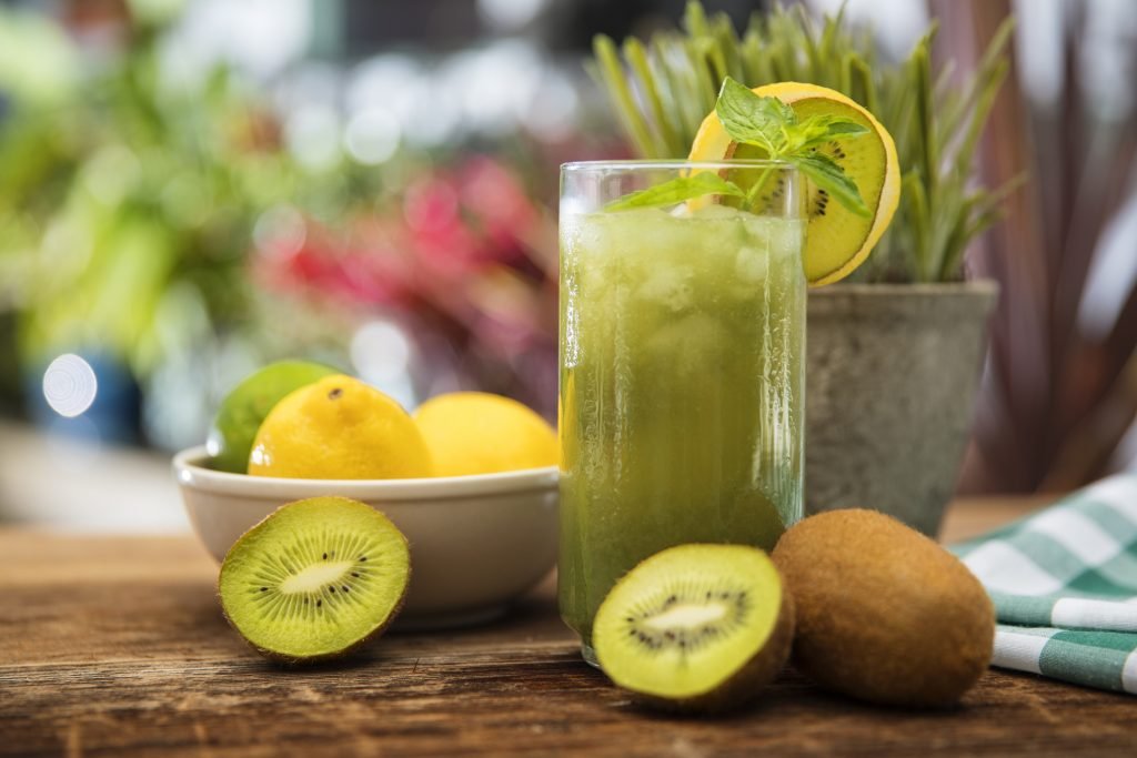 Bebida de kiwi com energético sem álcool