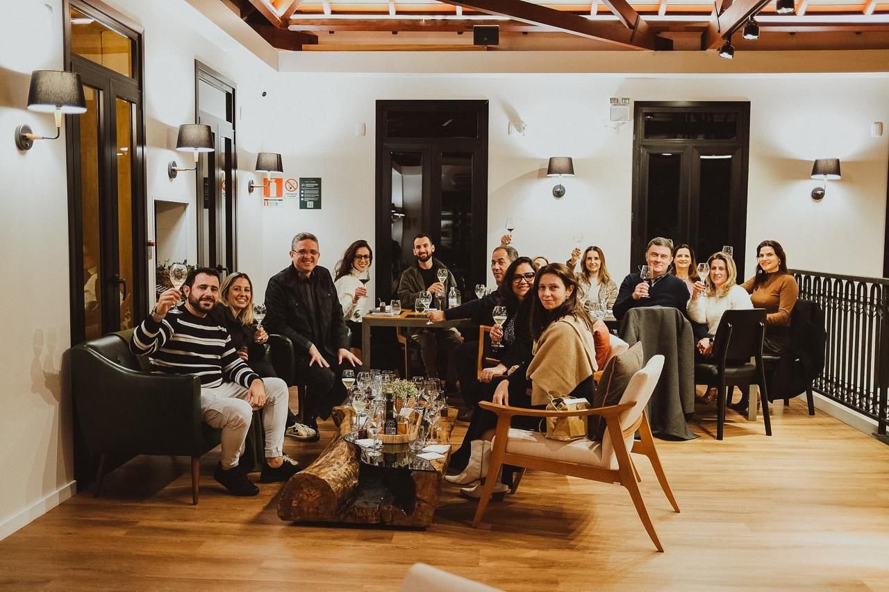 Brinde comemorativo durante a Experiência Cliente Mais Black nas vinícolas brasileiras