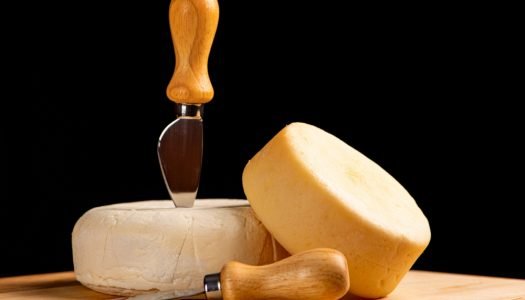 Tudo sobre o queijo meia-cura, o clássico mineiro que conquista paladares