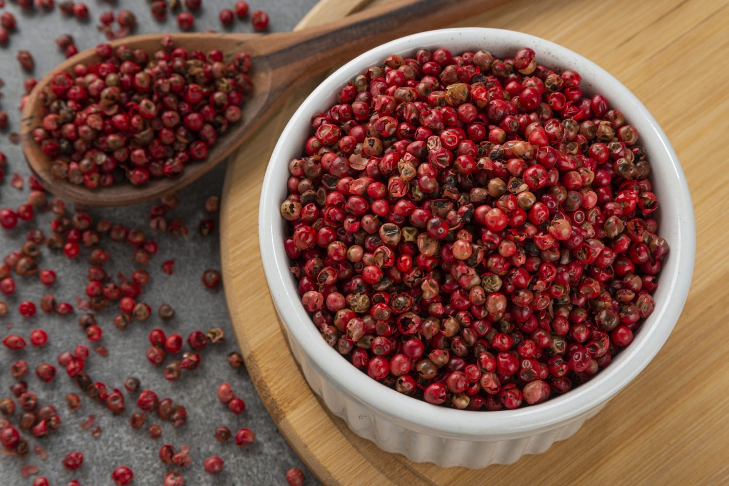 Pimenta-rosa: saiba como usar essa especiaria nas suas receitas