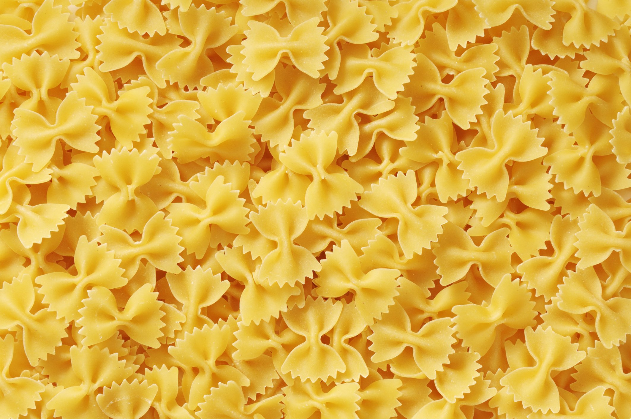 Farfalle, massa em forma de borboleta, ideal para molhos leves.