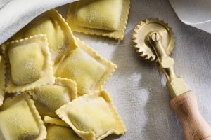 Ravioli, massa recheada, perfeita para refeições sofisticadas.