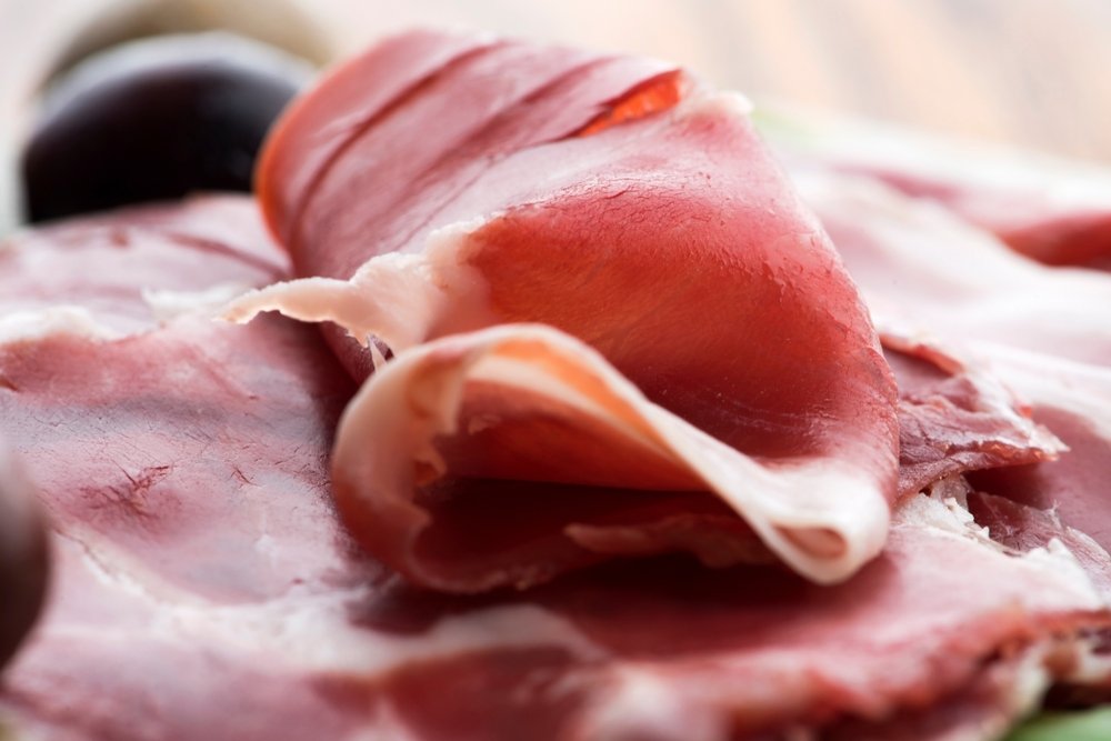 Macro de presunto português Chaves com foco em uma dobra suculenta, evidenciando cor intensa e marmoreio.